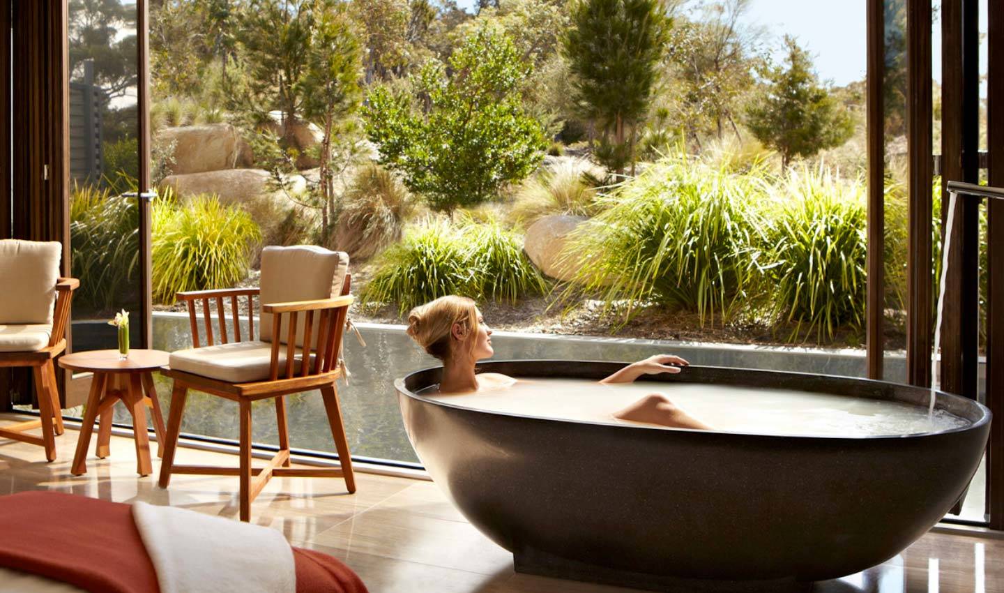 saffire-freycinet-spa-bath