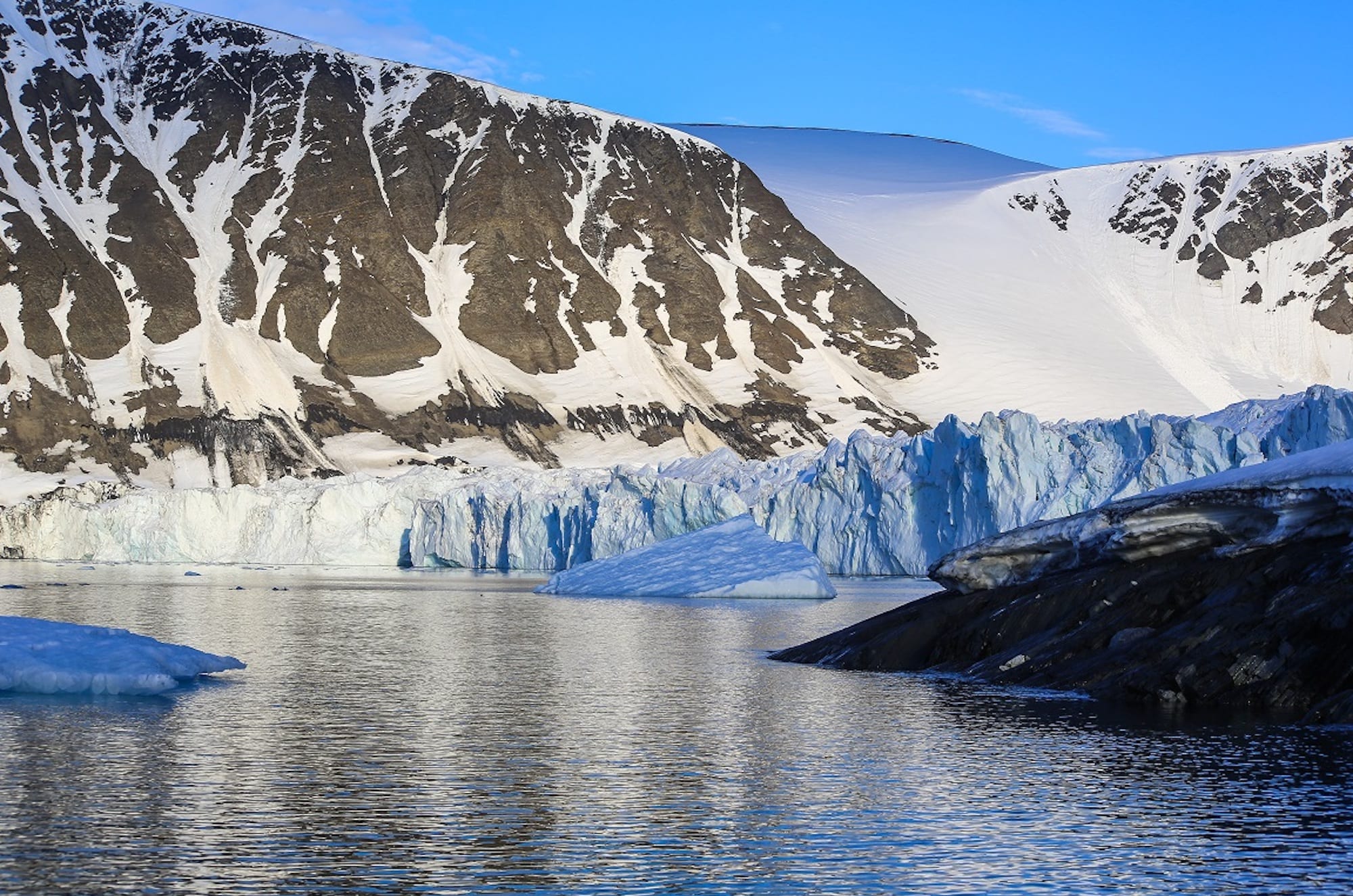 Severny polQuark Expeditions_High Arctic Odyssey_Gletcher in Inostranceva Bay Credit_IrinaSkalina