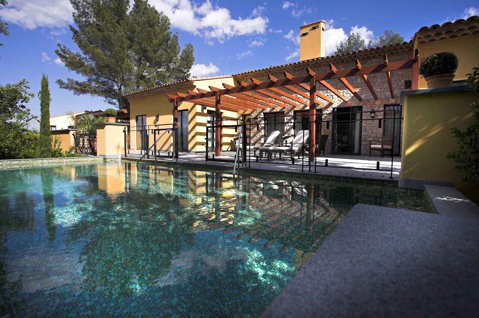 villa-terre-blanche-piscine-hotel
