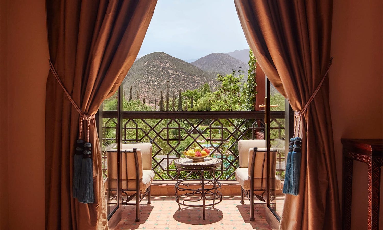 kasbah-tamadot-deluxe-room-22-balcony-1-rooms